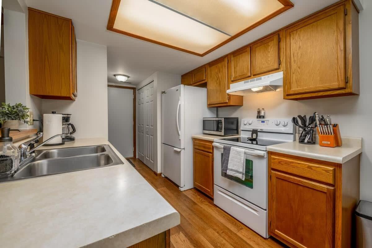 Family Friendly And Quite 2 Bedroom Condo Close To Fun Fort Wayne Zewnętrze zdjęcie