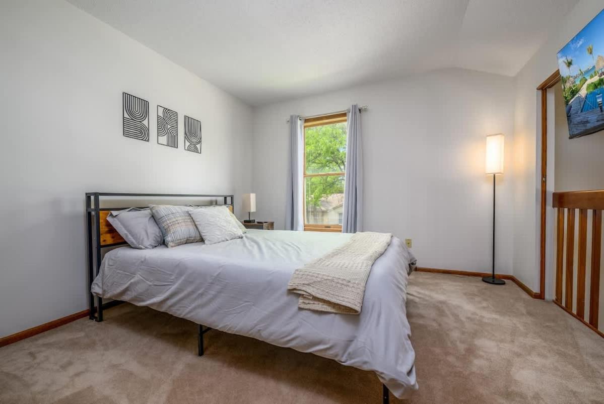 Family Friendly And Quite 2 Bedroom Condo Close To Fun Fort Wayne Zewnętrze zdjęcie